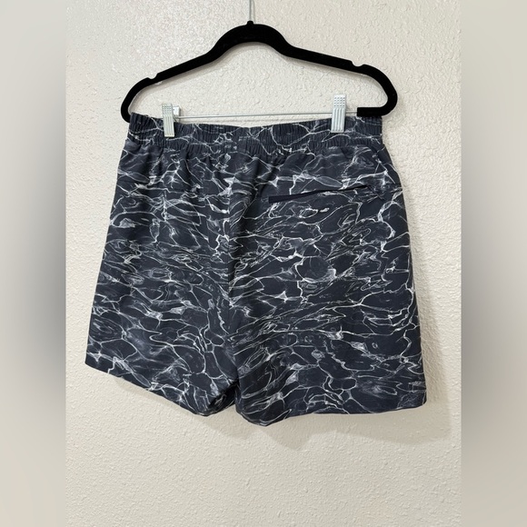 Lululemon Channel Cross Swim Short *5" Size L - Picture 7 of 9